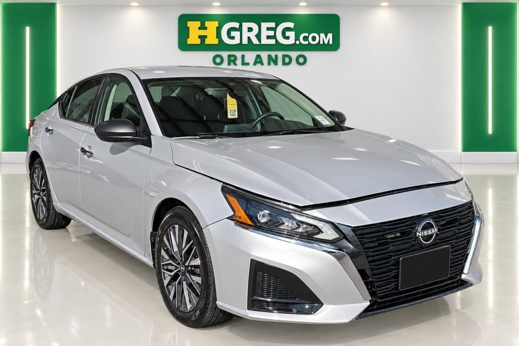 Used 2024 Nissan Altima 2.5 SV FWD image 4
