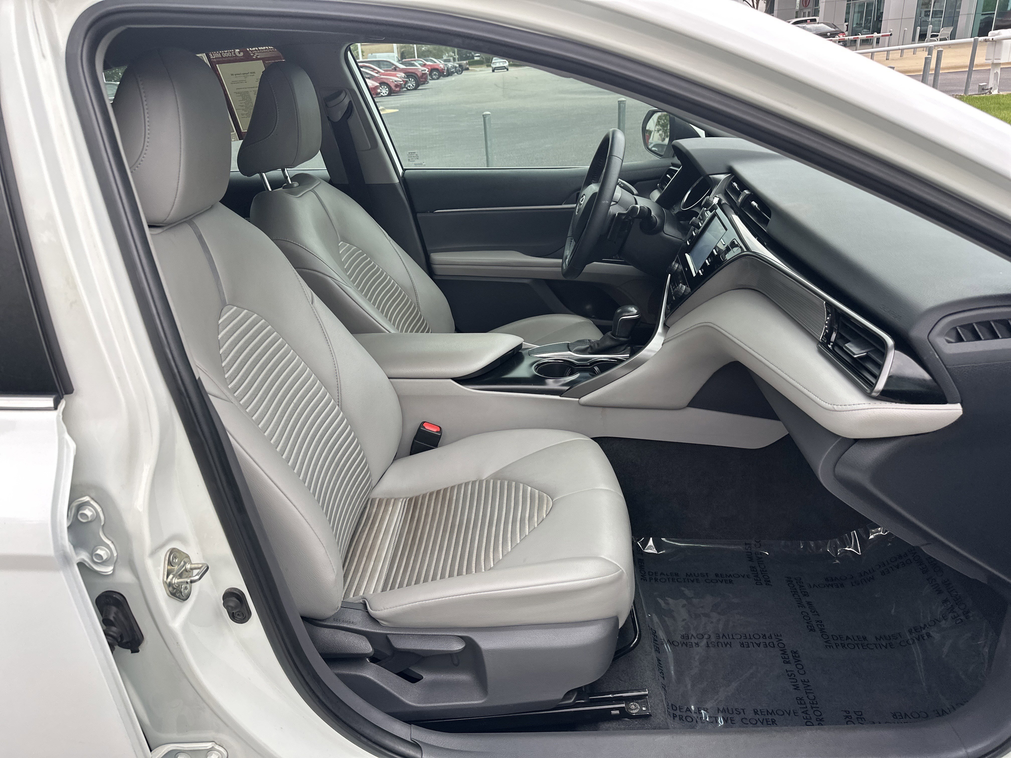 Used 2020 Toyota Camry SE w/ Convenience Package FWD image 33