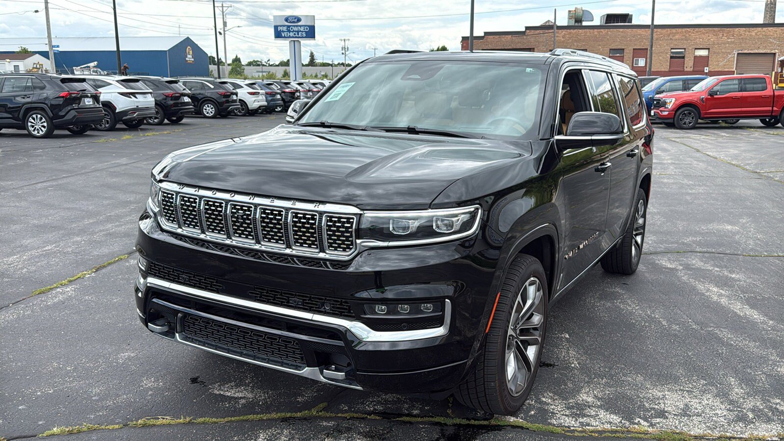 Used 2023 Jeep Grand Wagoneer L Series III w/ Rear Seat Video Group 1 AWD/4WD image 4