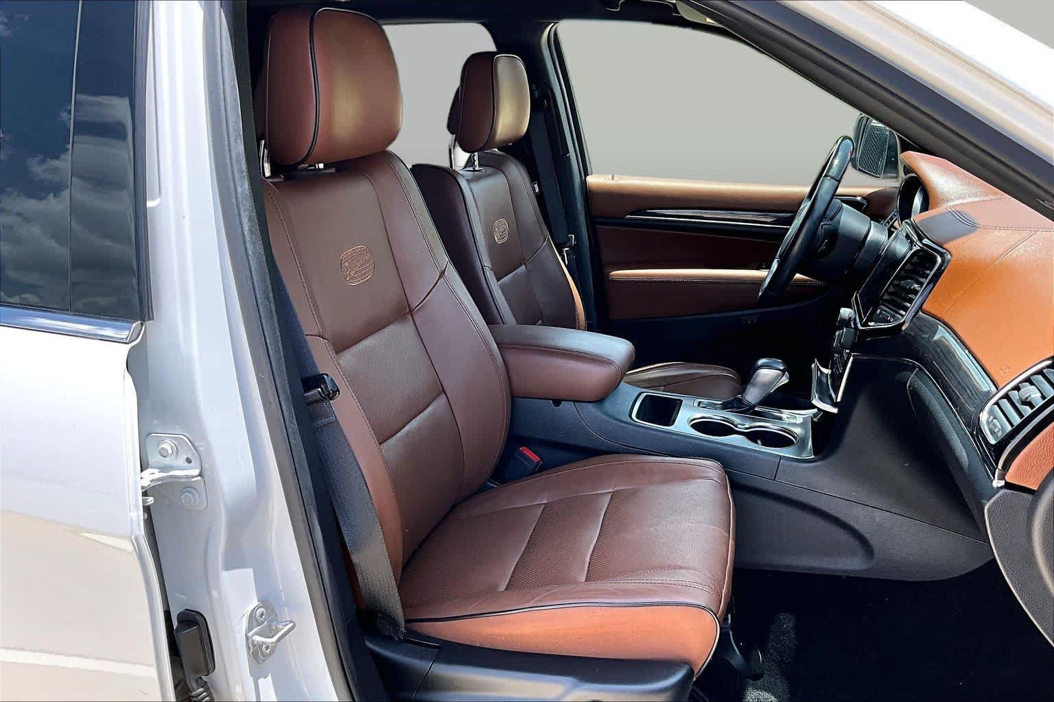 Used 2020 Jeep Grand Cherokee Overland RWD image 9