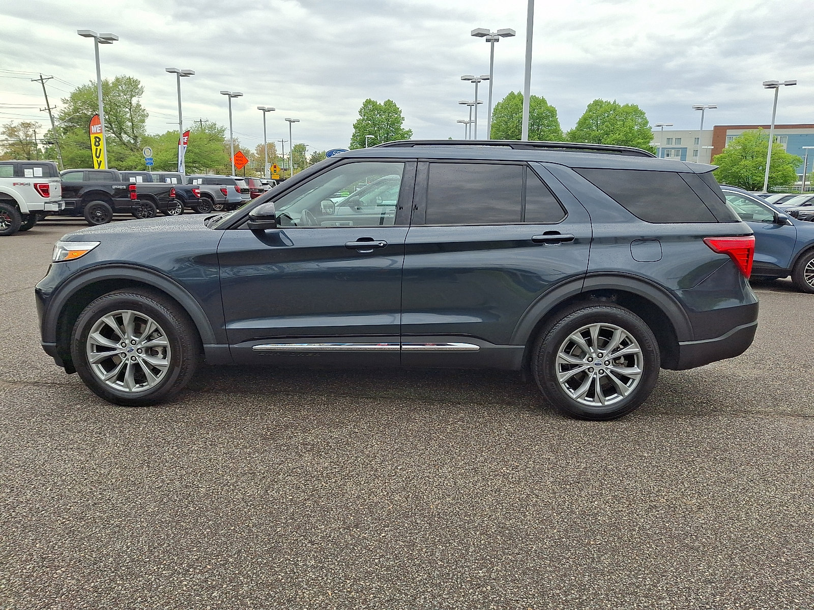 Certified 2023 Ford Explorer XLT w/ Equipment Group 202A AWD/4WD image 6