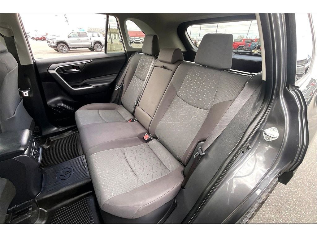 Used 2024 Toyota RAV4 XLE AWD/4WD image 27