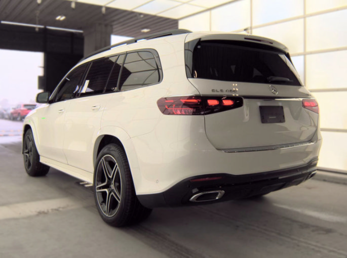 Used 2024 Mercedes-Benz GLS 450 4MATIC w/ AMG Line Exterior image 4