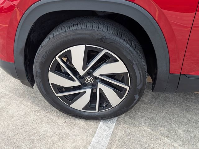 Used 2024 Volkswagen Atlas SE w/ Panoramic Sunroof Package FWD image 9
