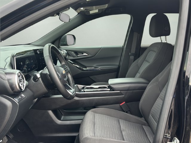 Used 2025 Chevrolet Equinox LT FWD image 18