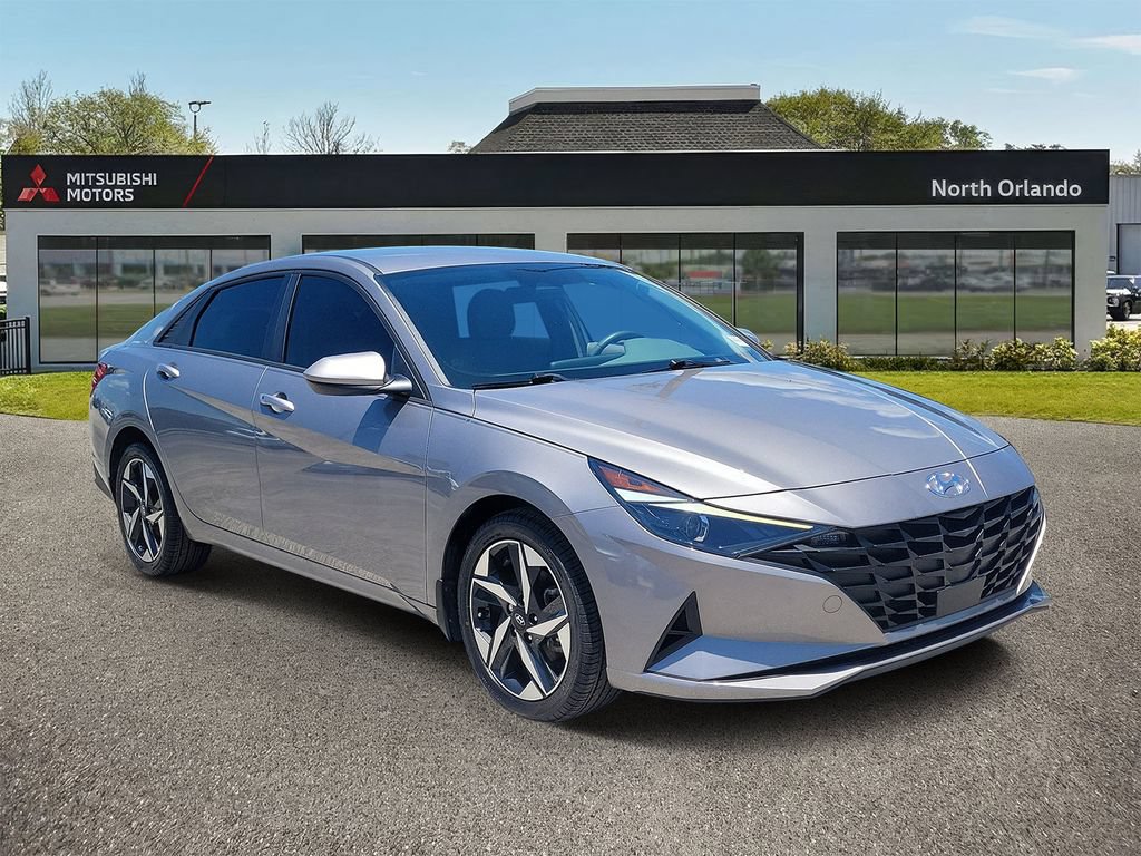 Used 2023 Hyundai Elantra SEL w/ Convenience Package FWD image 4