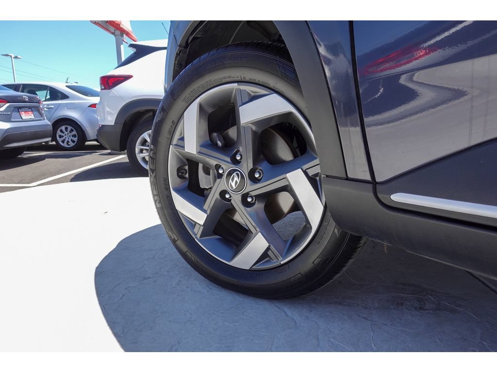 Used 2021 Hyundai Venue FWD image 9