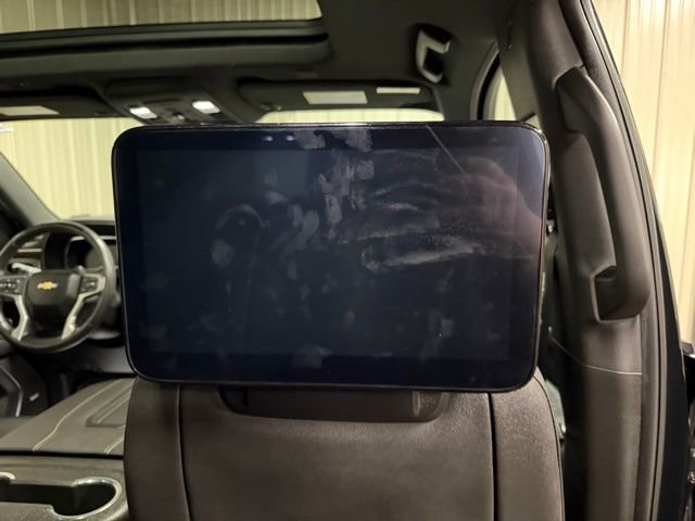 Used 2023 Chevrolet Suburban Premier w/ Advanced Technology Package AWD/4WD image 32