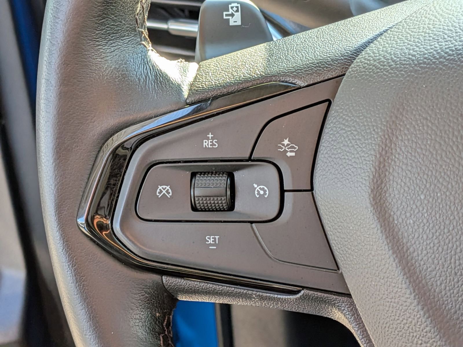 Used 2023 Chevrolet Bolt EUV LT w/ Comfort Package FWD image 12