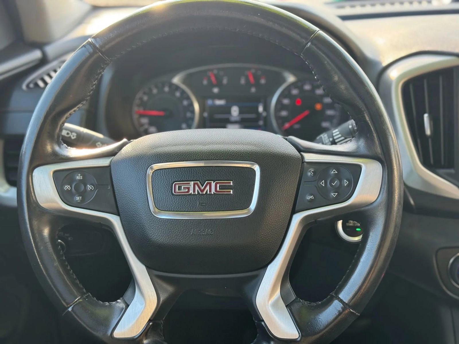 Used 2018 GMC Terrain SLE w/ Driver Convenience Package image 29