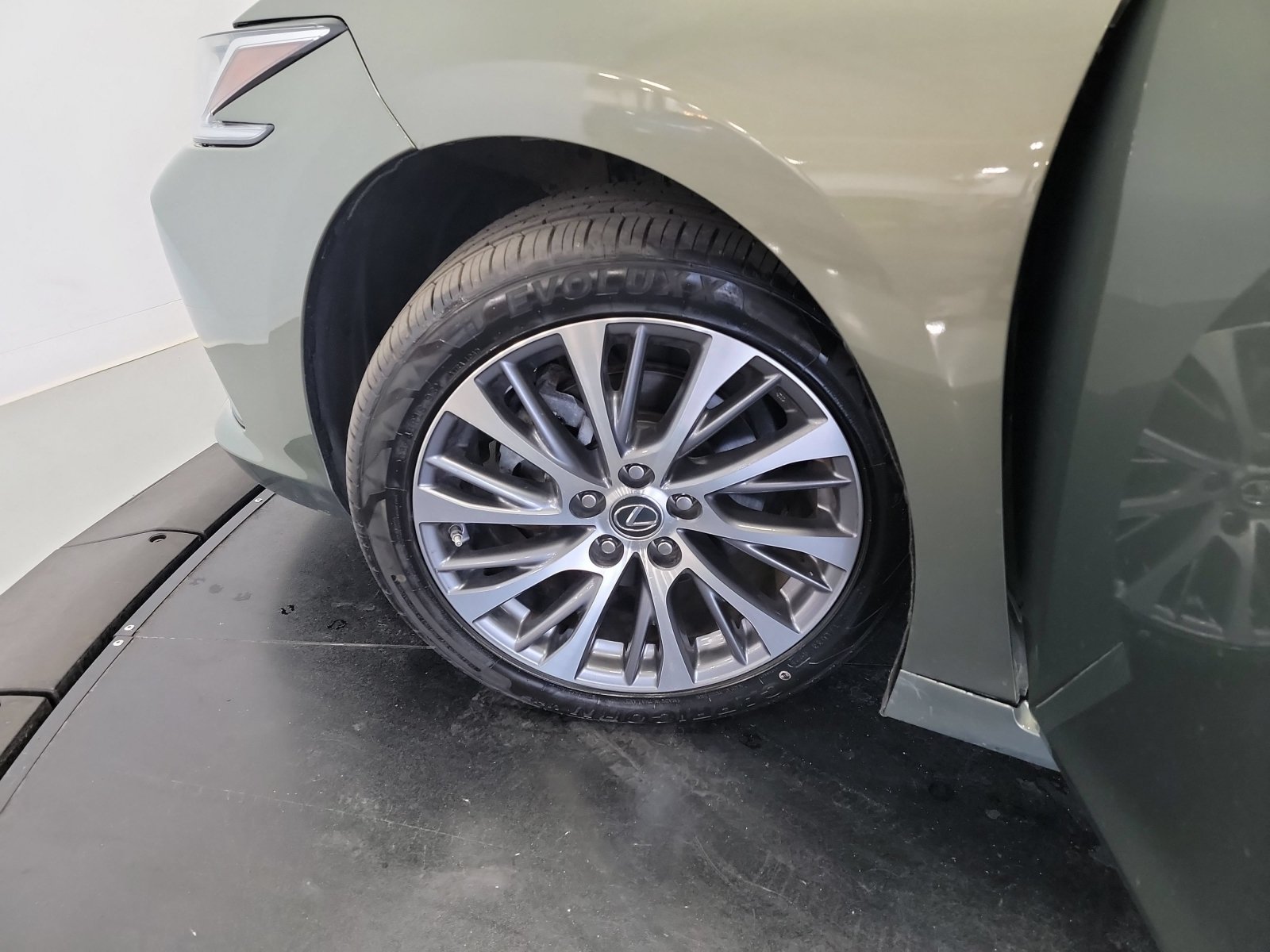 Used 2020 Lexus ES 350 w/ Premium Package FWD image 30