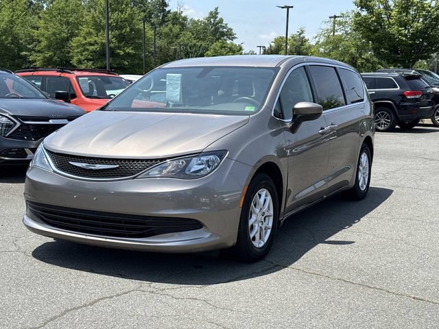 Used 2017 Chrysler Pacifica Touring FWD image 5