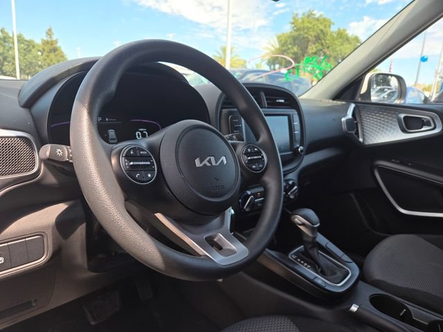 Certified 2025 Kia Soul LX w/ LX Technology Package FWD image 12
