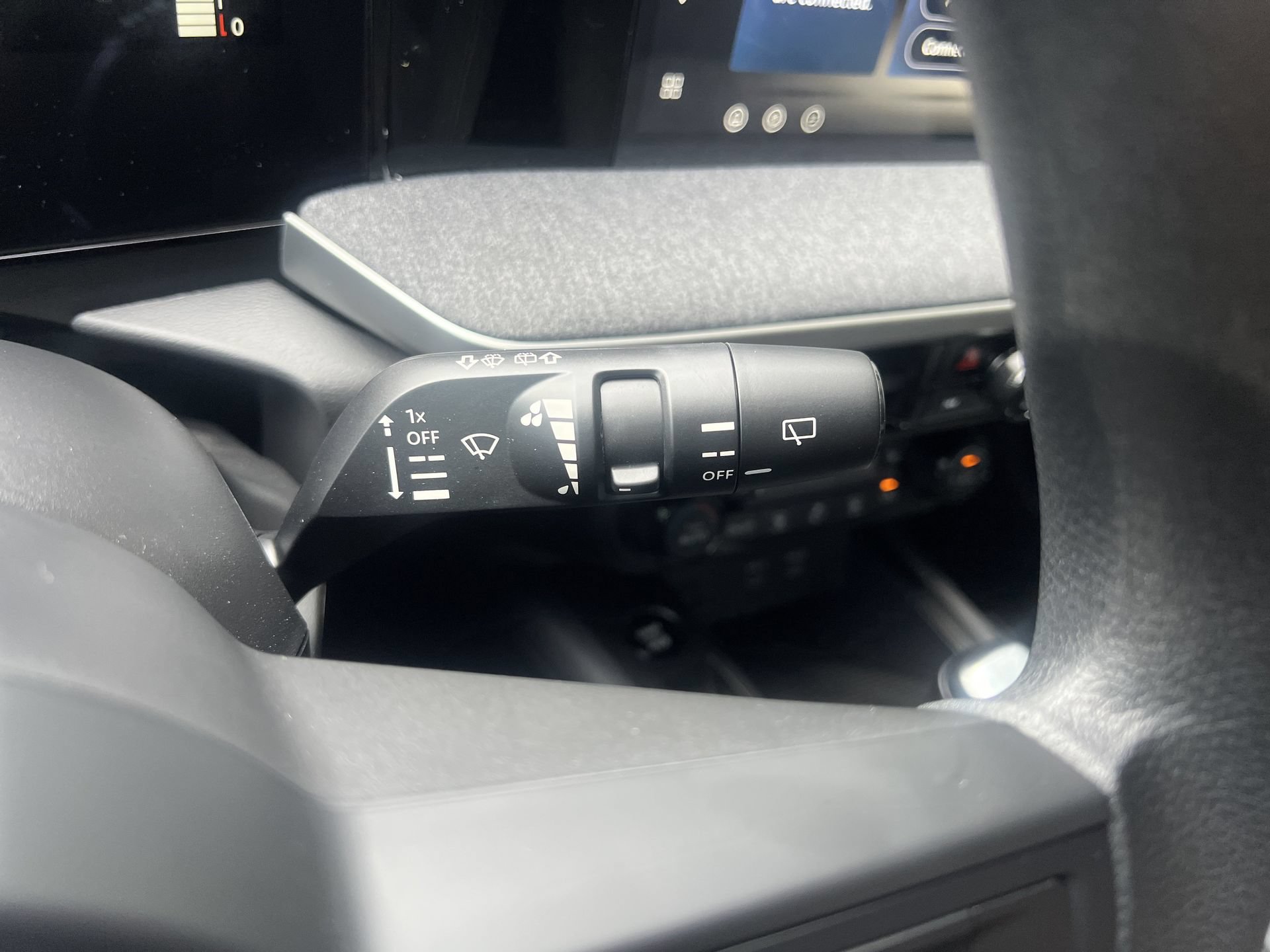 Used 2026 Nissan Kicks SV w/ SV Premium Package FWD image 13