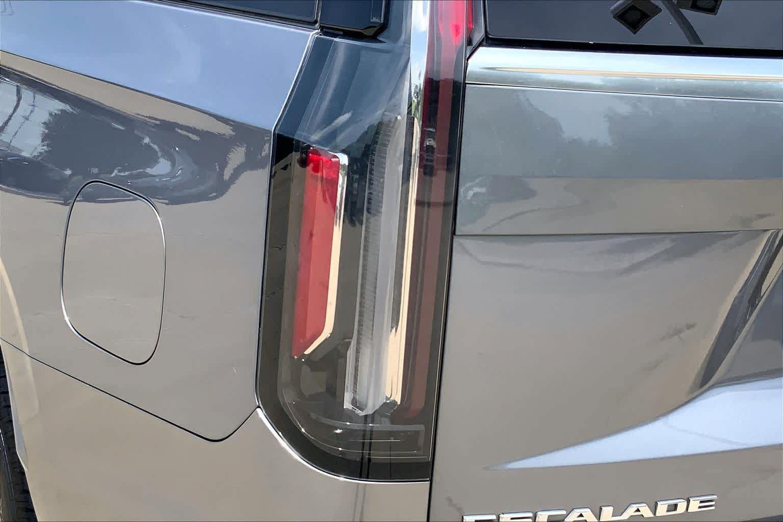 Used 2022 Cadillac Escalade Premium Luxury Platinum w/ Heavy-Duty Trailer Package AWD/4WD image 28