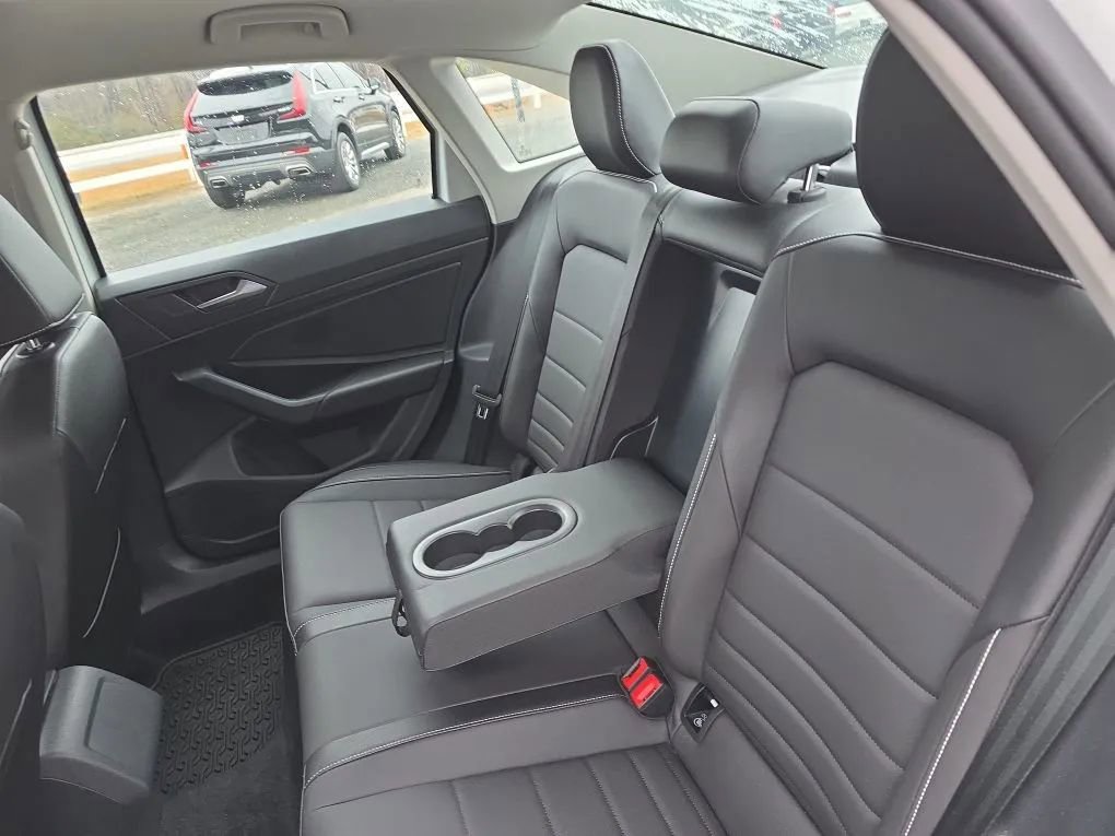 Used 2023 Volkswagen Jetta SE FWD image 38