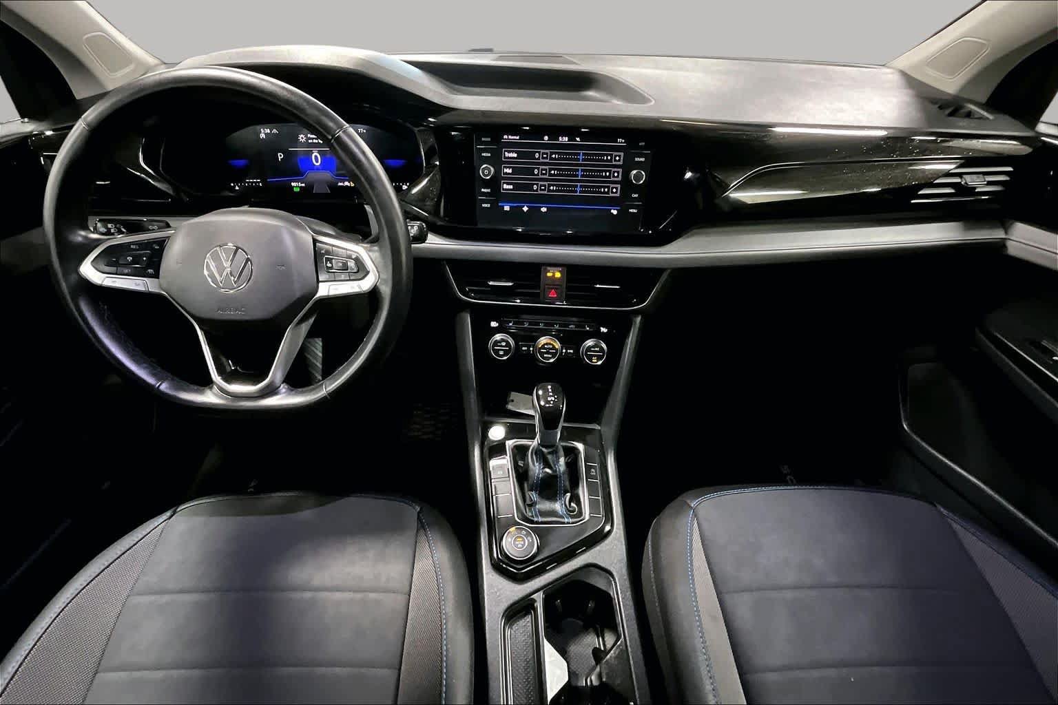 Used 2024 Volkswagen Taos SE AWD/4WD image 15
