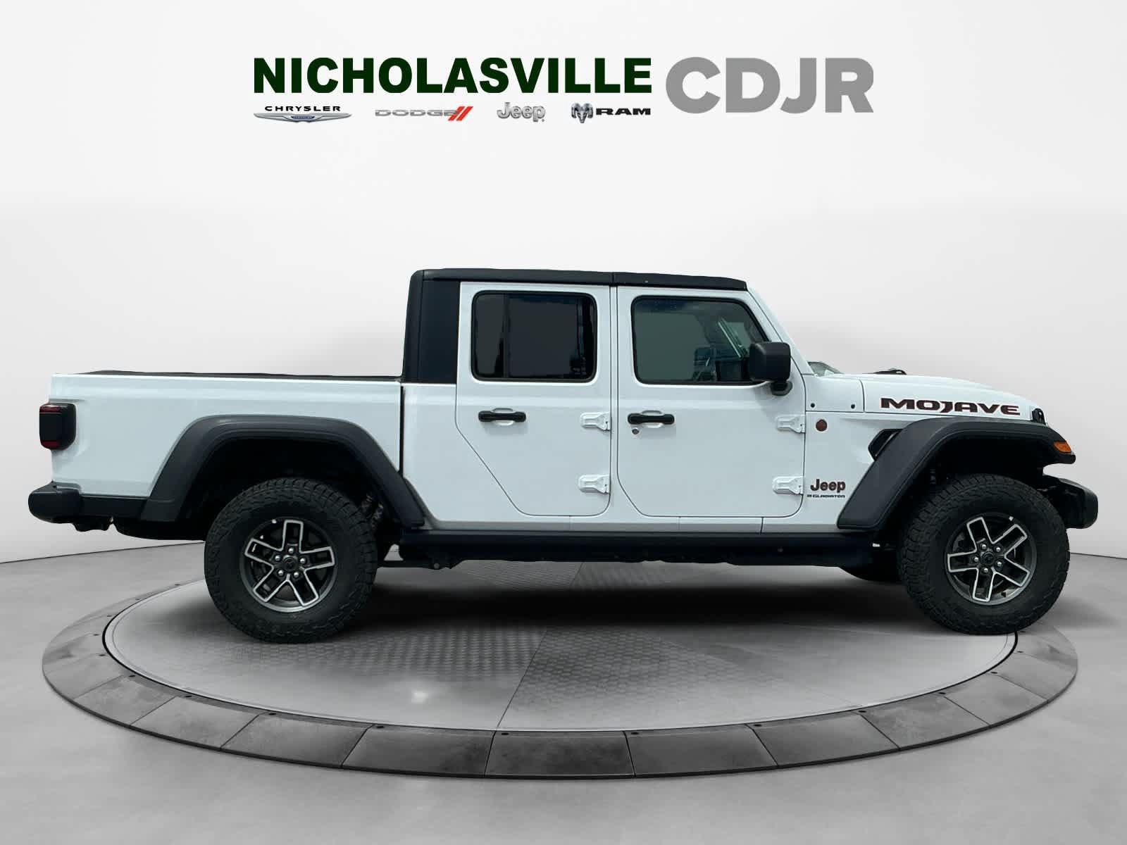 Used 2026 Jeep Gladiator Mojave AWD/4WD image 6