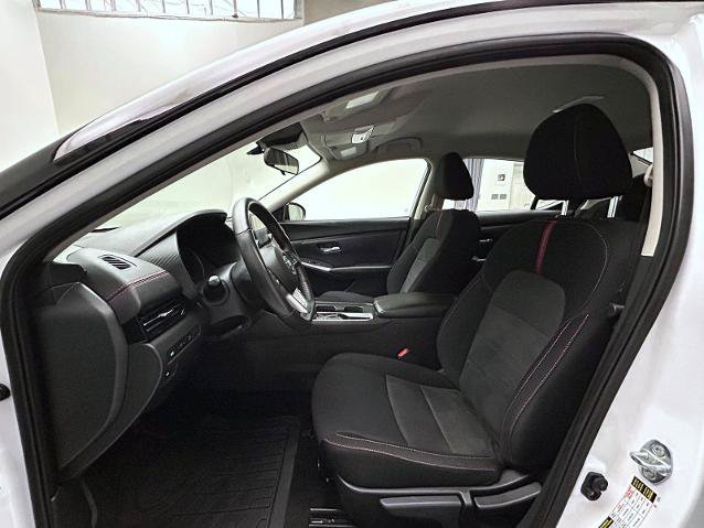 Certified 2023 Nissan Sentra SR w/ Midnight Edition Package FWD image 10