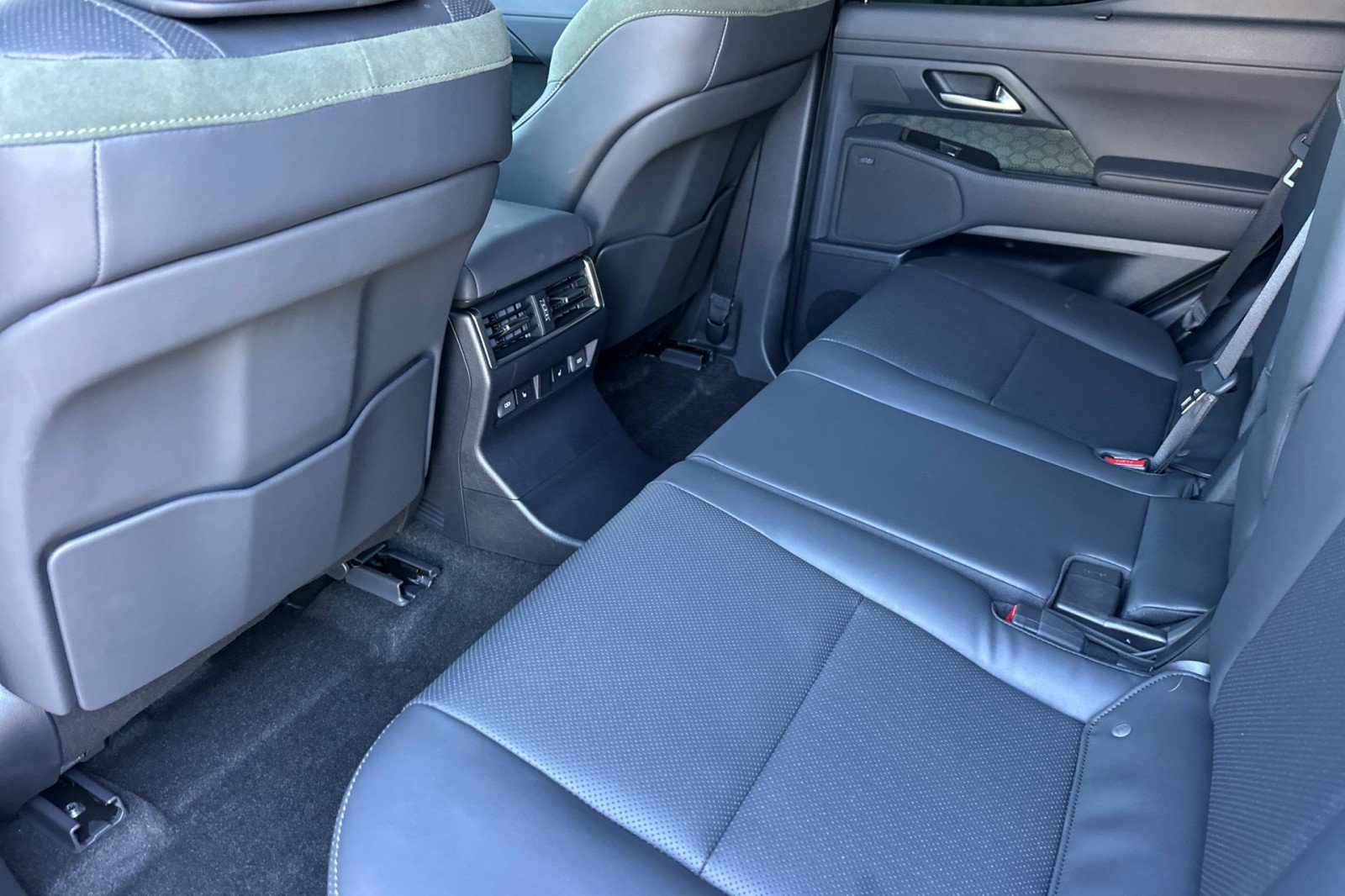 Used 2024 Lexus GX 550 AWD/4WD image 13