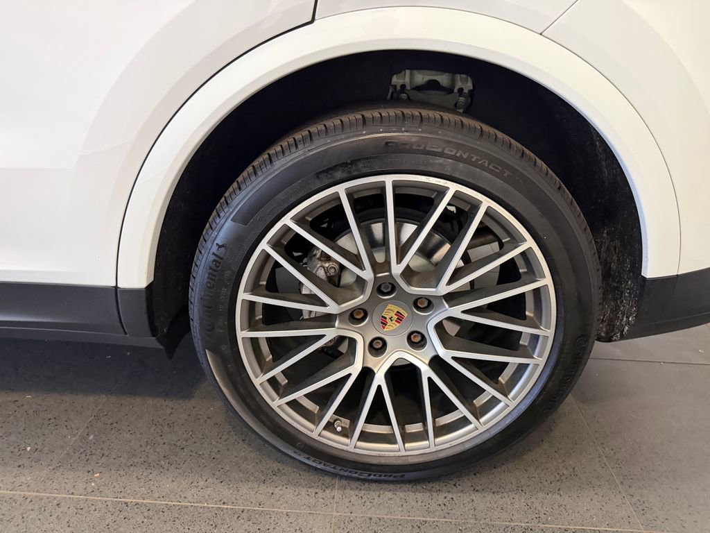 Used 2022 Porsche Cayenne Platinum Edition AWD/4WD image 11