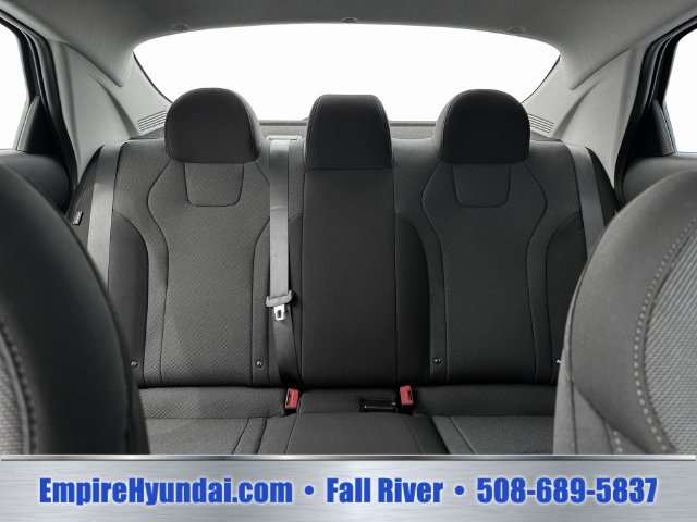 Used 2025 Hyundai Elantra SE FWD image 16