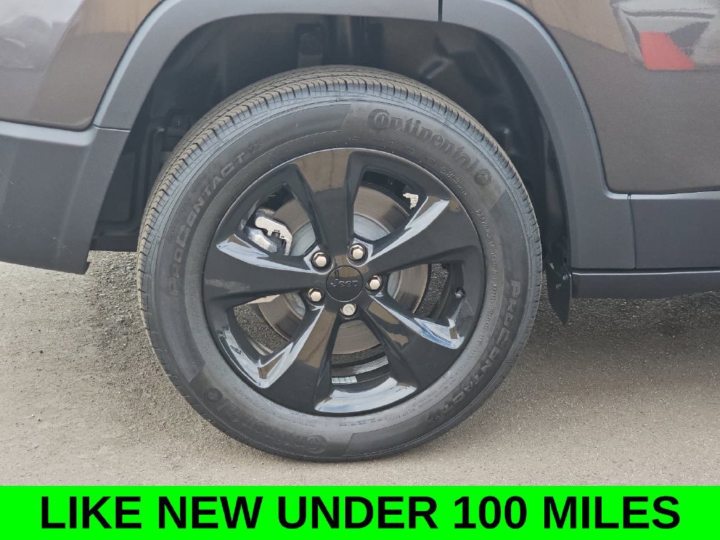 Used 2023 Jeep Cherokee Altitude Lux AWD/4WD image 38