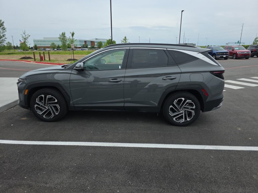 Used 2025 Hyundai Tucson Limited FWD image 8