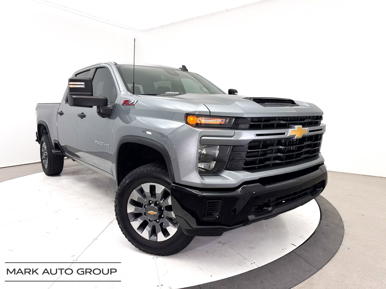Used 2024 Chevrolet Silverado 2500 Custom w/ Custom Value Package AWD/4WD image 1
