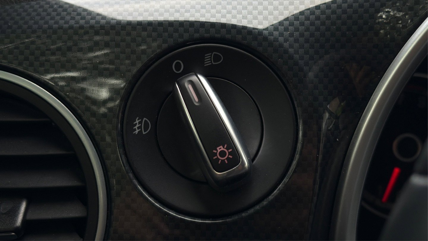 Used 2014 Volkswagen Beetle R-Line FWD image 50