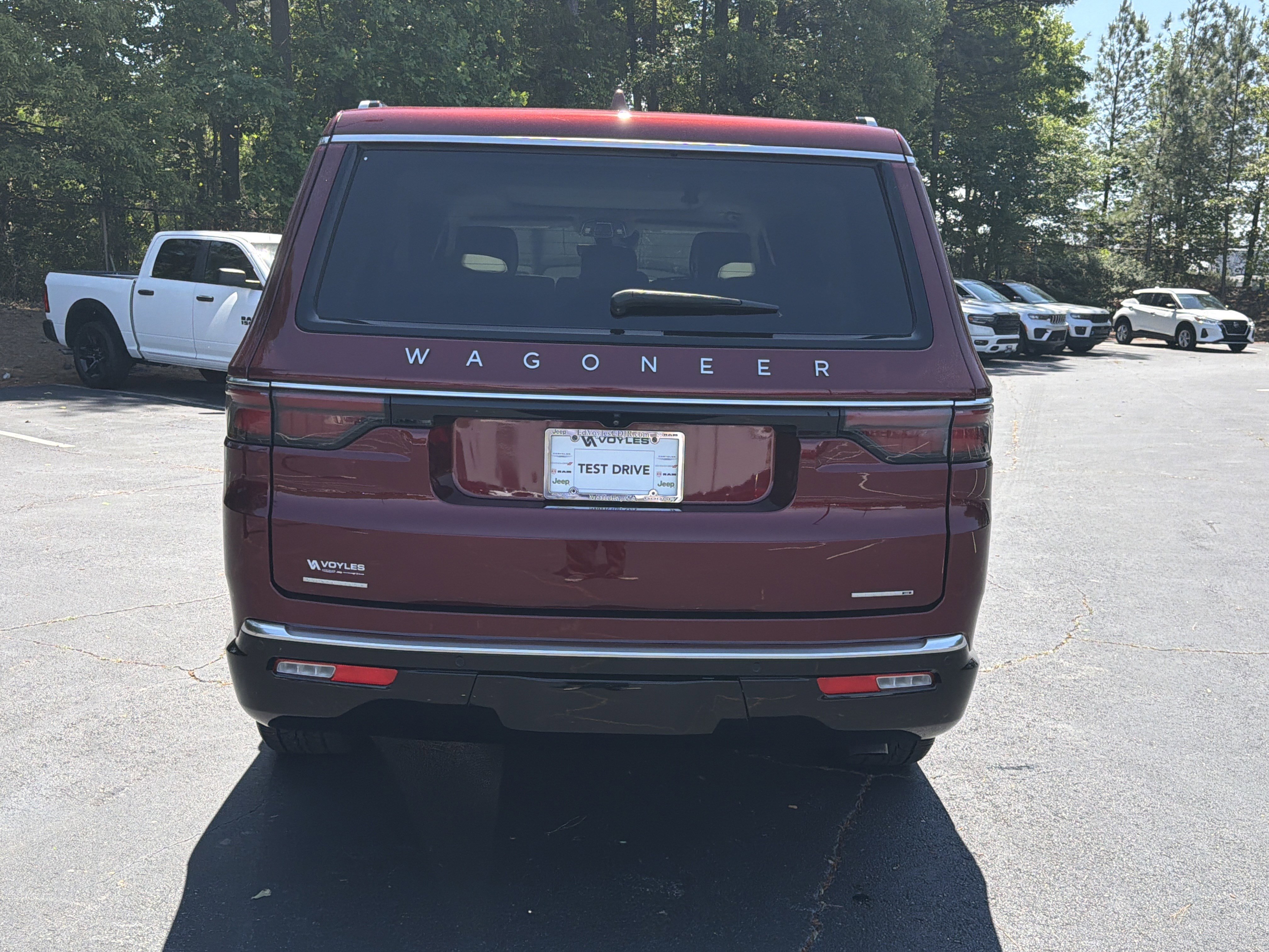 Used 2022 Jeep Wagoneer Series III w/ Premium Group I AWD/4WD image 13