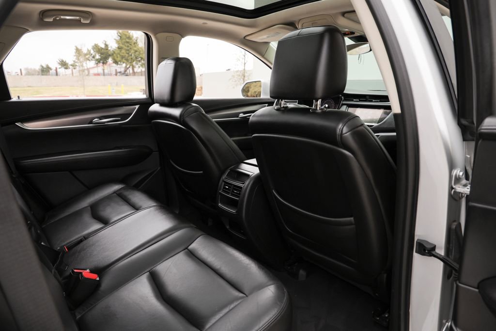 Used 2017 Cadillac XT5 Luxury w/ Driver Awareness Package FWD image 26