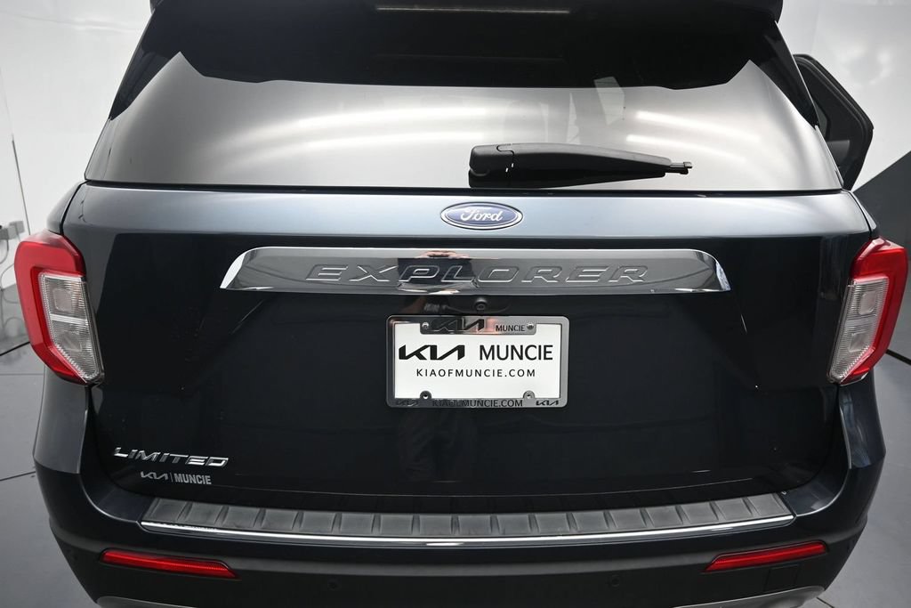 Used 2023 Ford Explorer Limited w/ Equipment Group 301A RWD image 9
