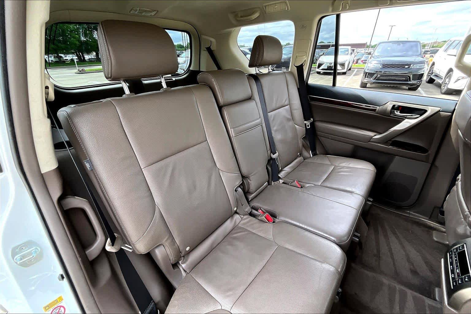 Used 2016 Lexus GX 460 w/ Premium Package AWD/4WD image 17