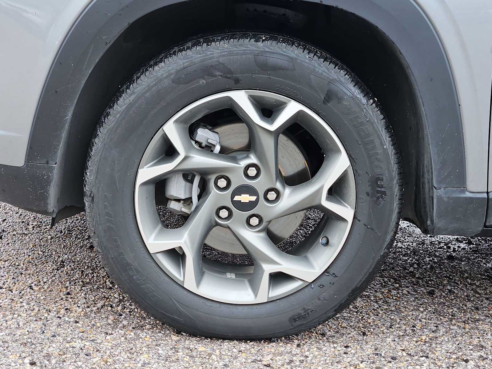 Used 2025 Chevrolet Trax LT FWD image 15