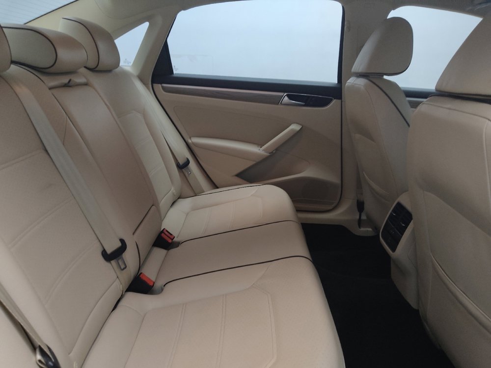 Used 2016 Volkswagen Passat 1.8T SE w/ Lighting Package (P06) image 19