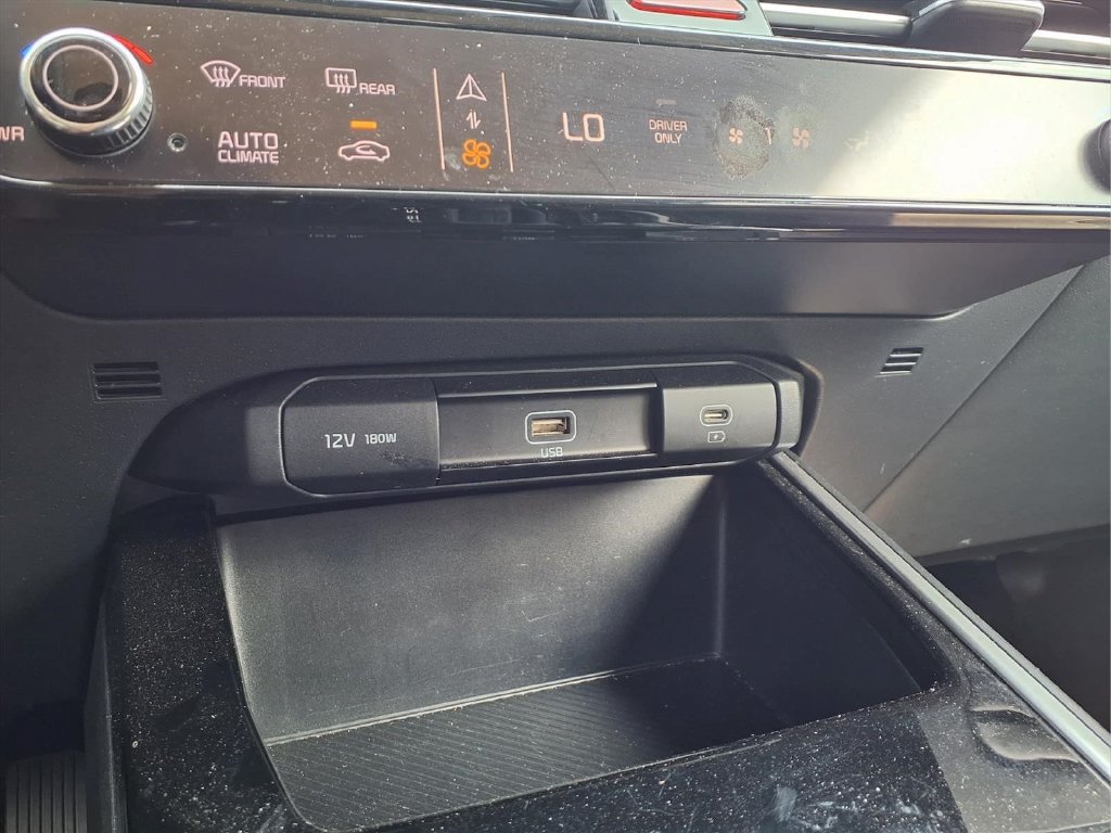 Used 2025 Kia Niro LX FWD image 13