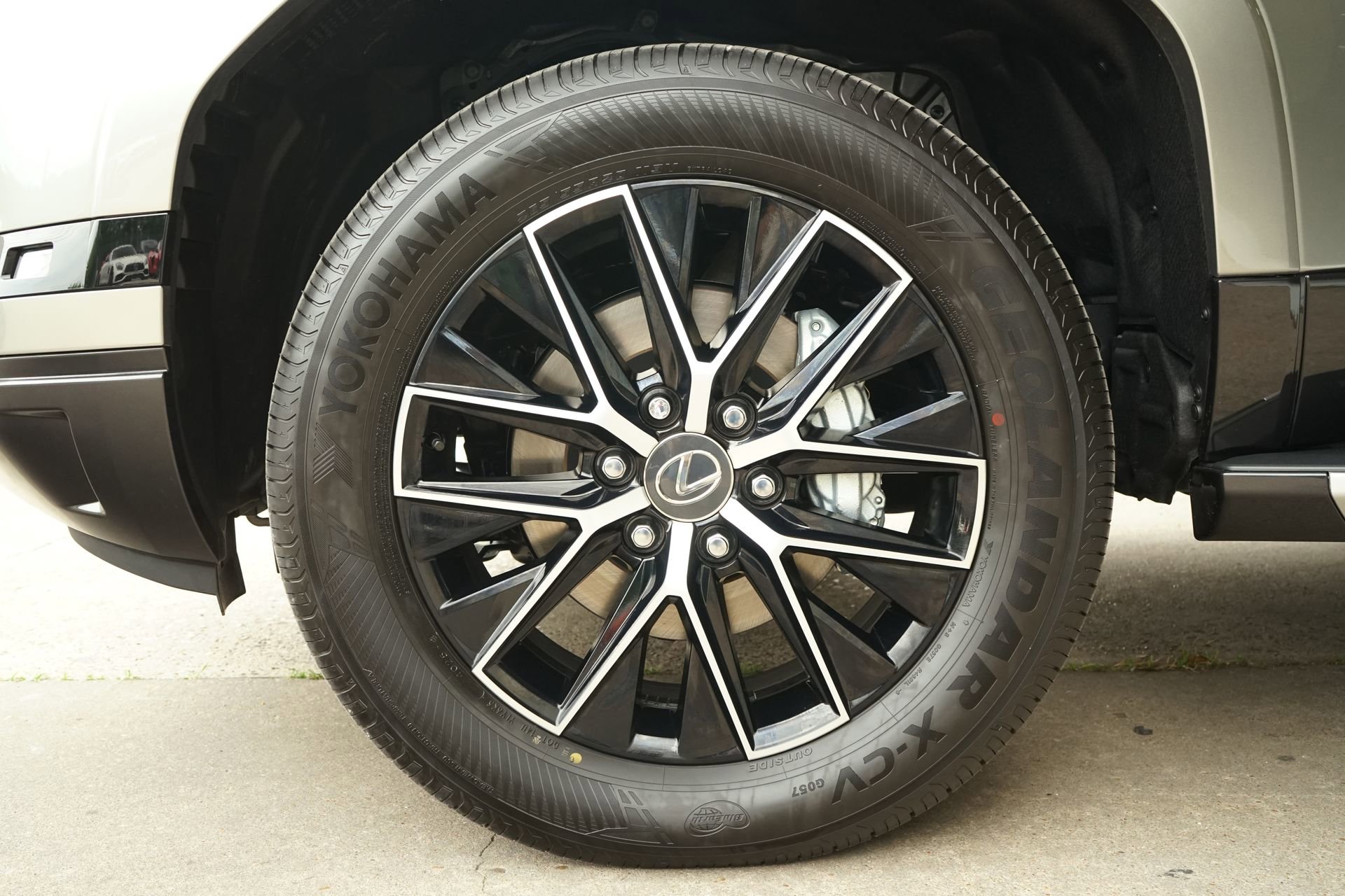 Used 2026 Lexus GX 550 w/ Accessory Package (ZB) image 26