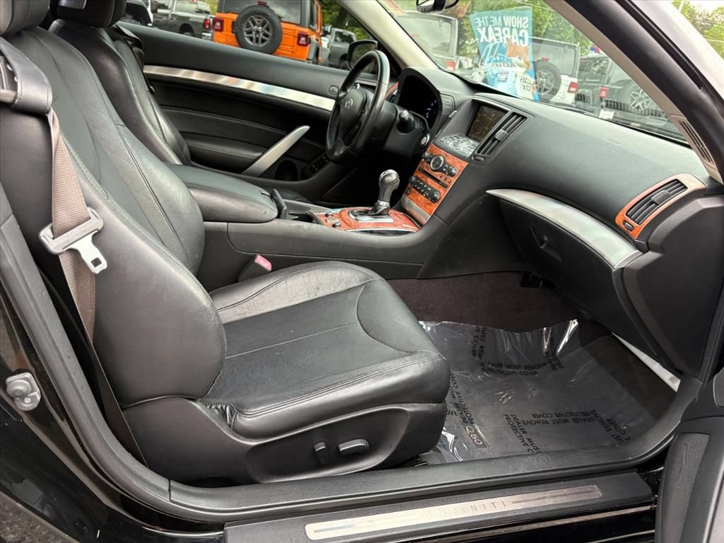 Used 2015 INFINITI Q60 Convertible w/ Premium Package RWD image 16