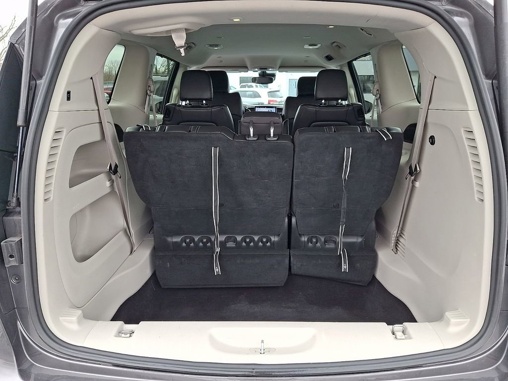 Used 2022 Chrysler Pacifica Touring-L AWD/4WD image 32