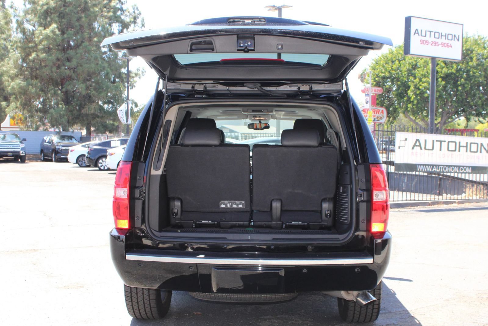 Used 2013 Chevrolet Tahoe LTZ AWD/4WD image 39