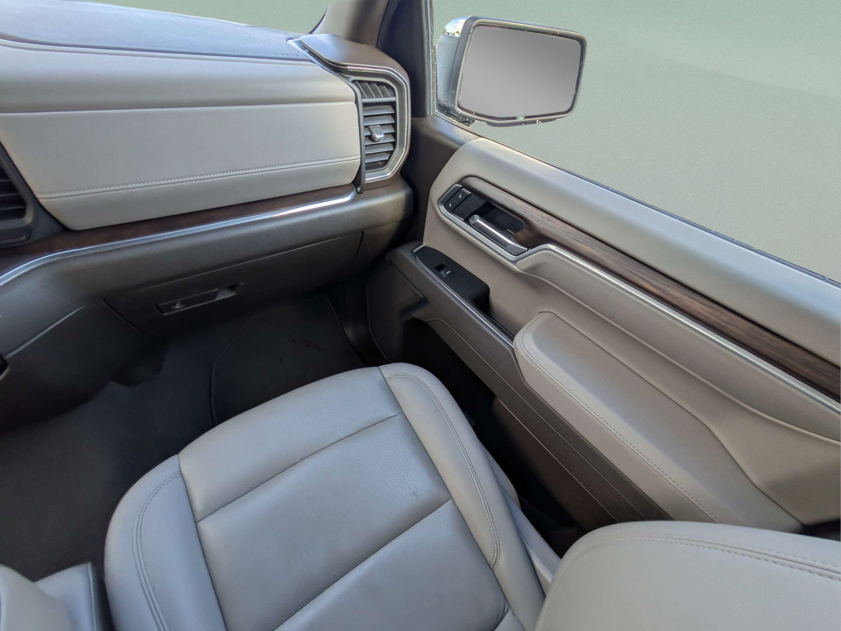 Used 2025 GMC Sierra 1500 SLT RWD image 14