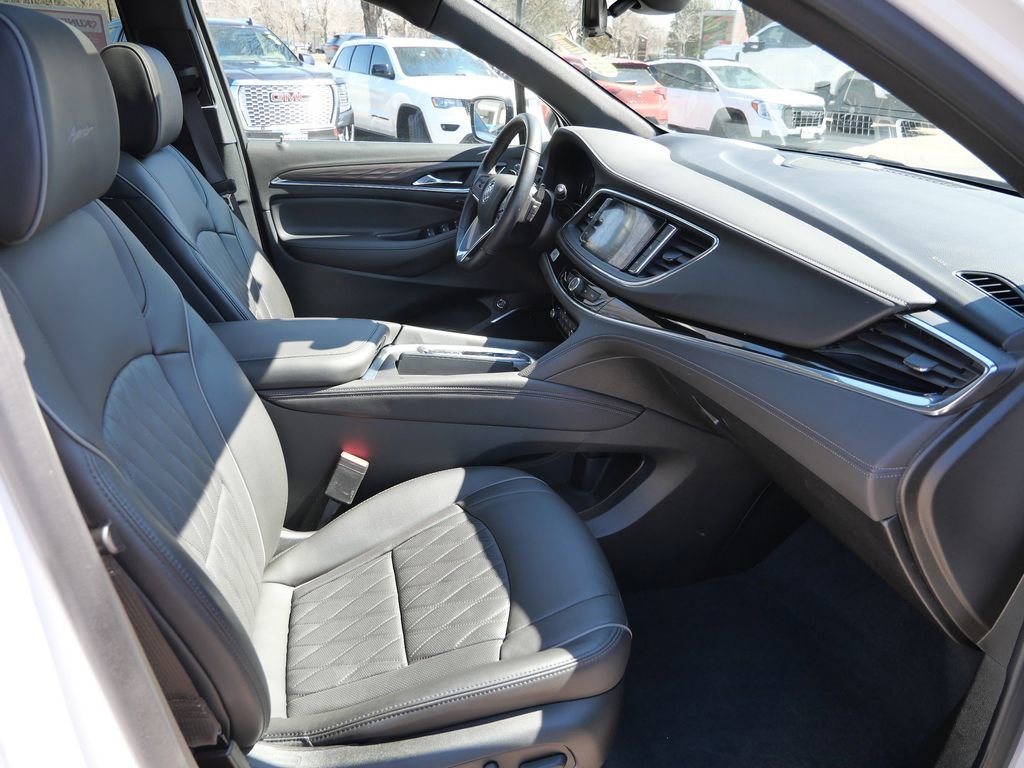 Used 2024 Buick Enclave Avenir w/ Avenir Technology Package image 17
