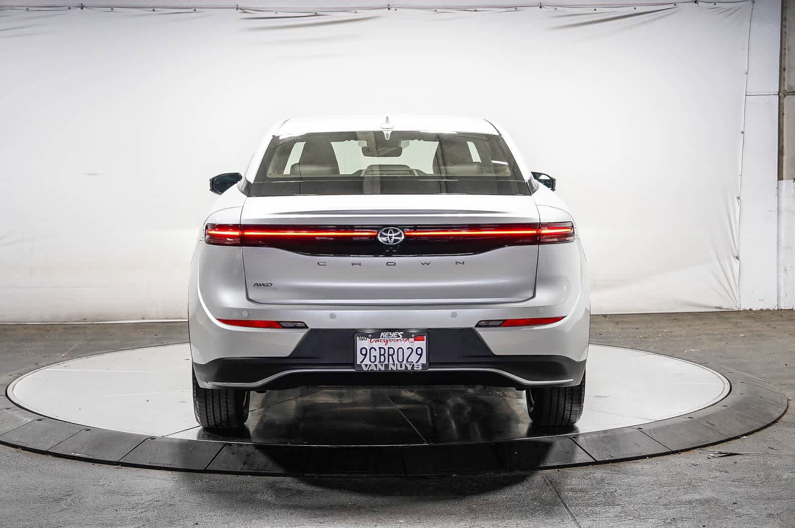 Certified 2023 Toyota Crown AWD/4WD image 4