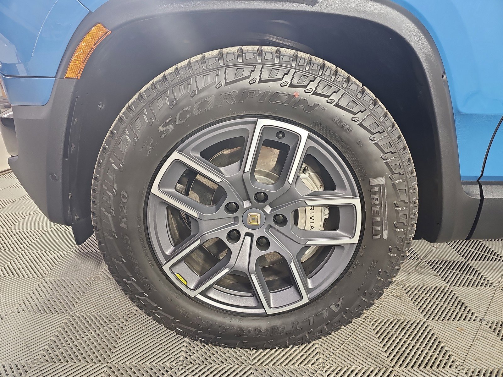 Used 2024 Rivian R1T Adventure AWD/4WD image 9