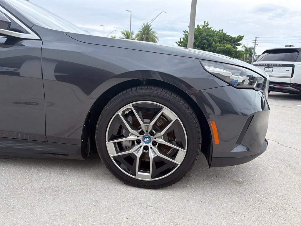 Used 2024 BMW i5 eDrive40i w/ Premium Package RWD image 8