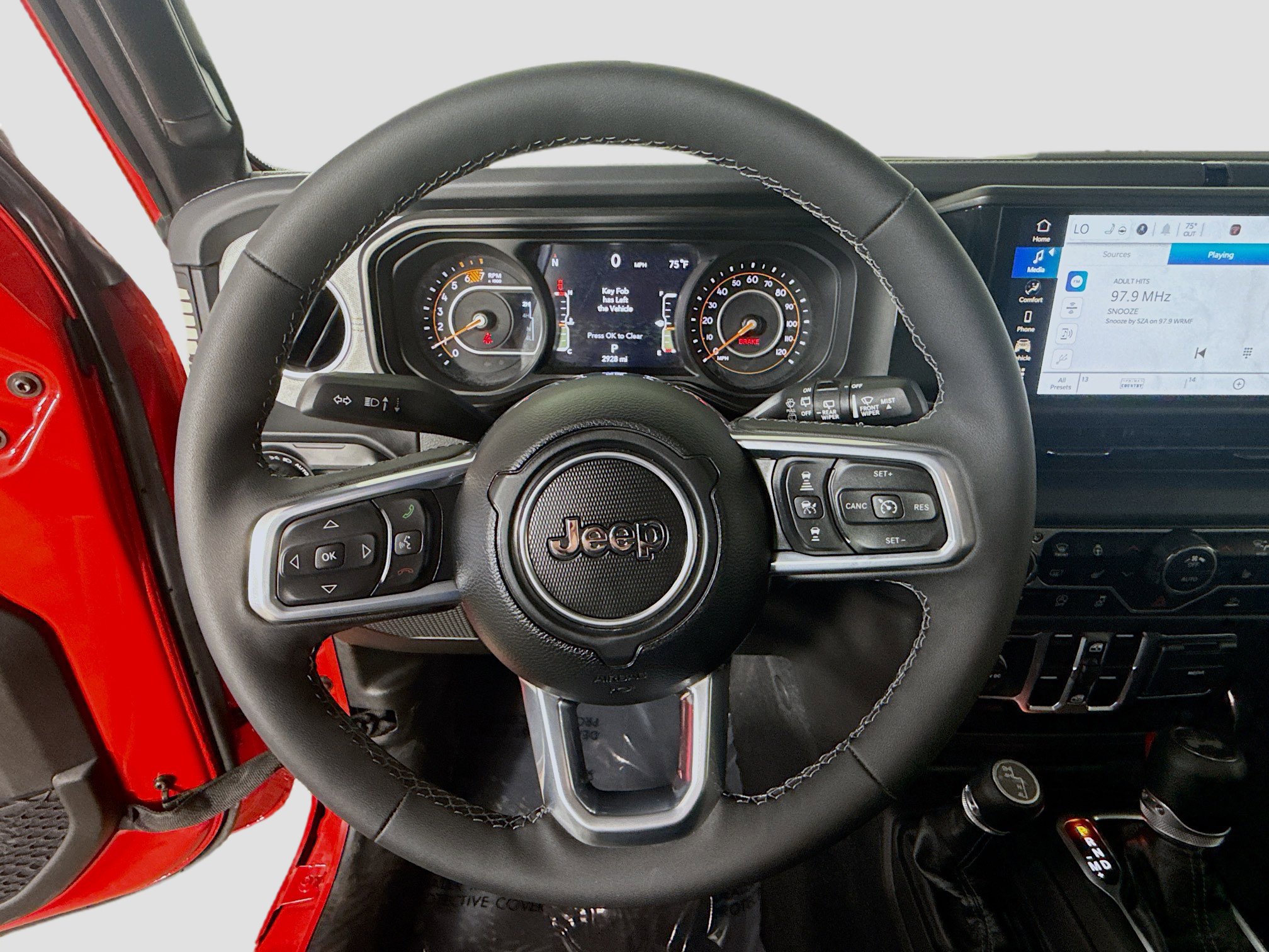 Used 2025 Jeep Wrangler Sahara image 13