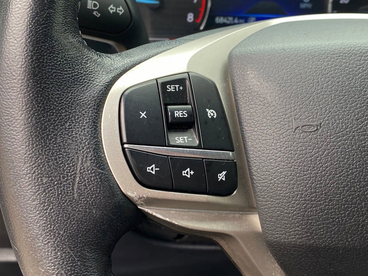 Used 2021 Ford Explorer XLT image 24