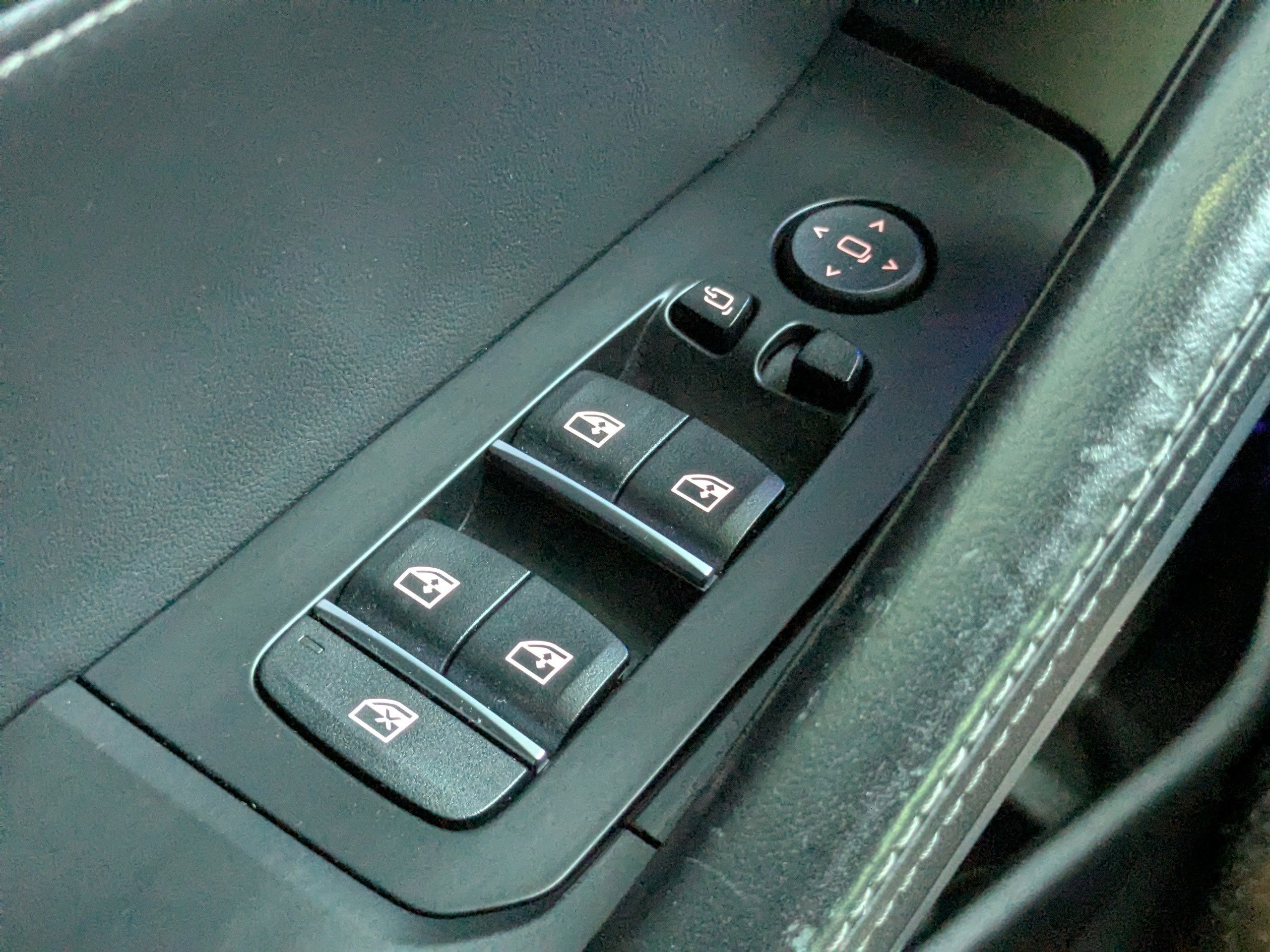 Used 2020 BMW X6 M50i w/ Executive Package image 26