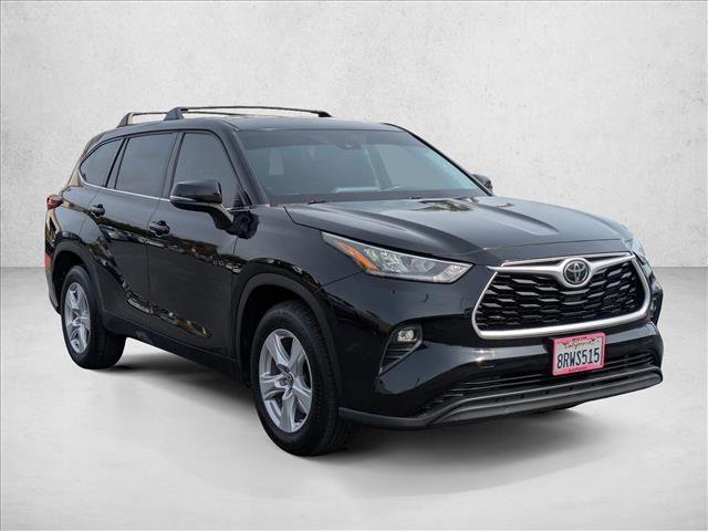 Used 2020 Toyota Highlander LE FWD image 3